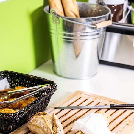 ホテル Ibis Styles サールブール エクステリア 写真