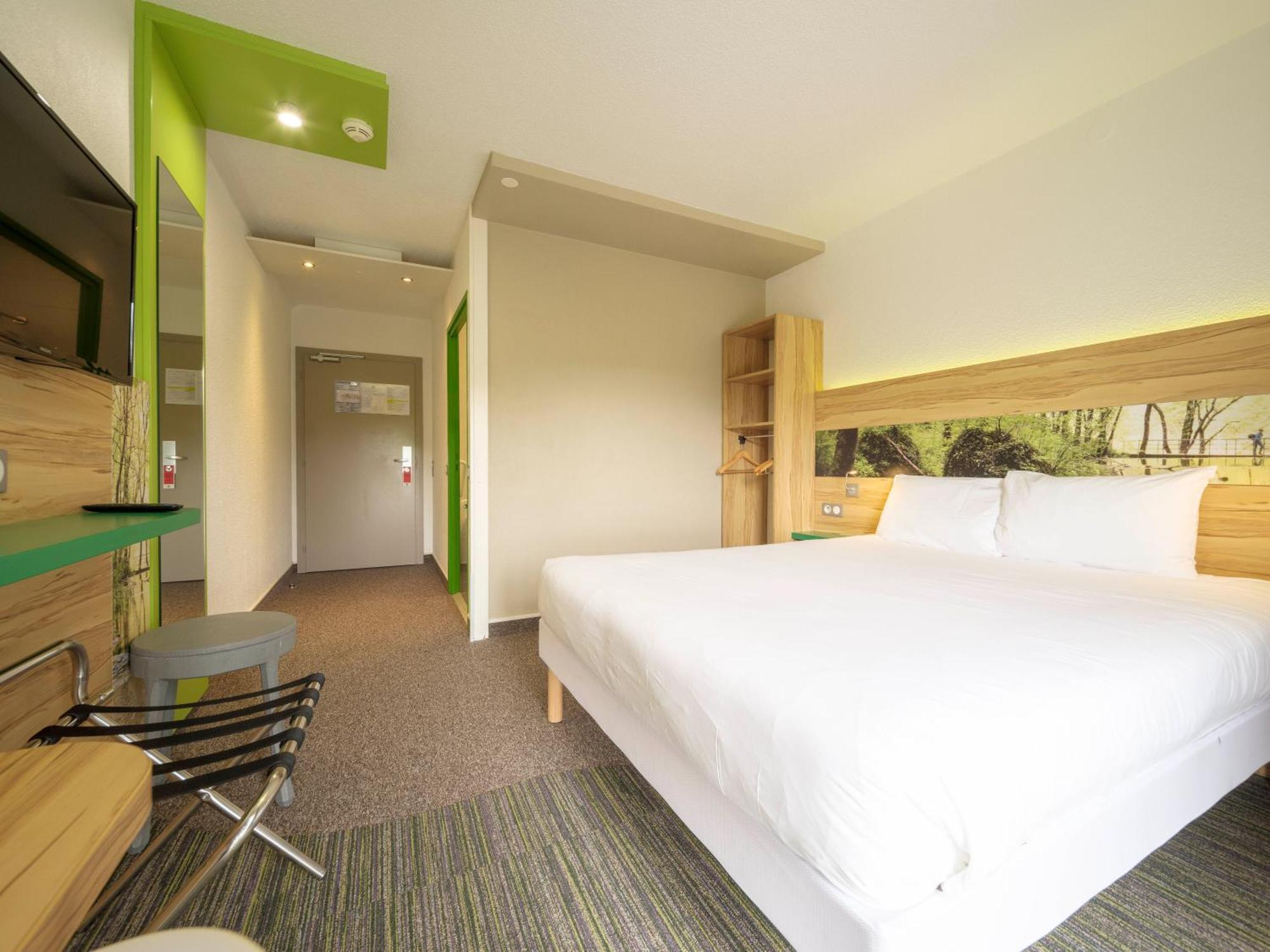 ホテル Ibis Styles サールブール エクステリア 写真