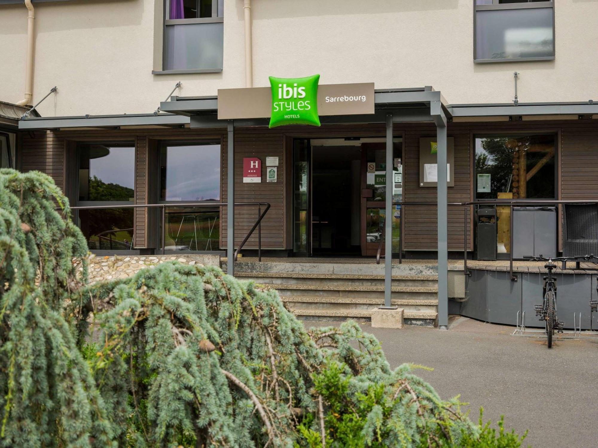 ホテル Ibis Styles サールブール エクステリア 写真
