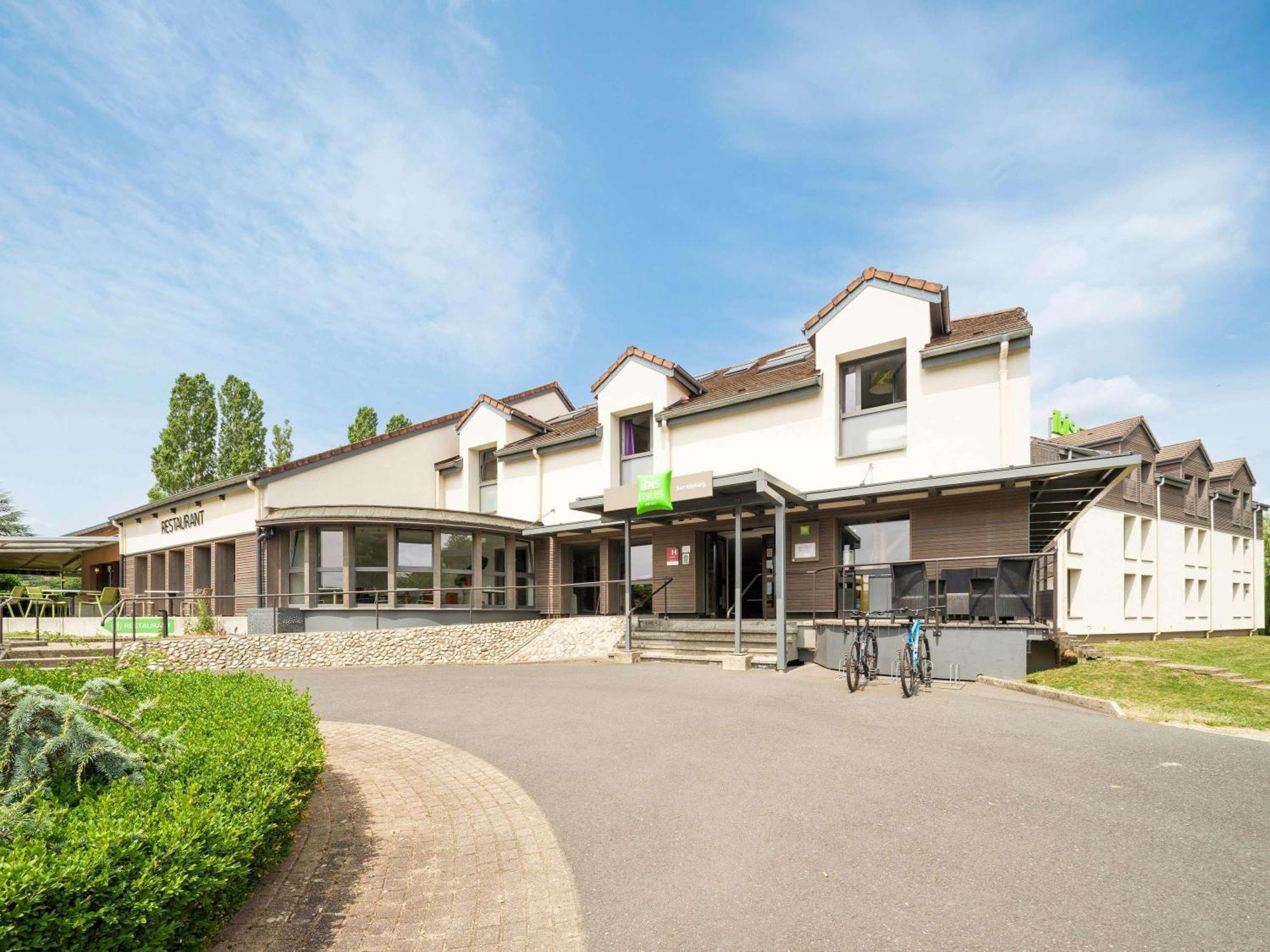 ホテル Ibis Styles サールブール エクステリア 写真