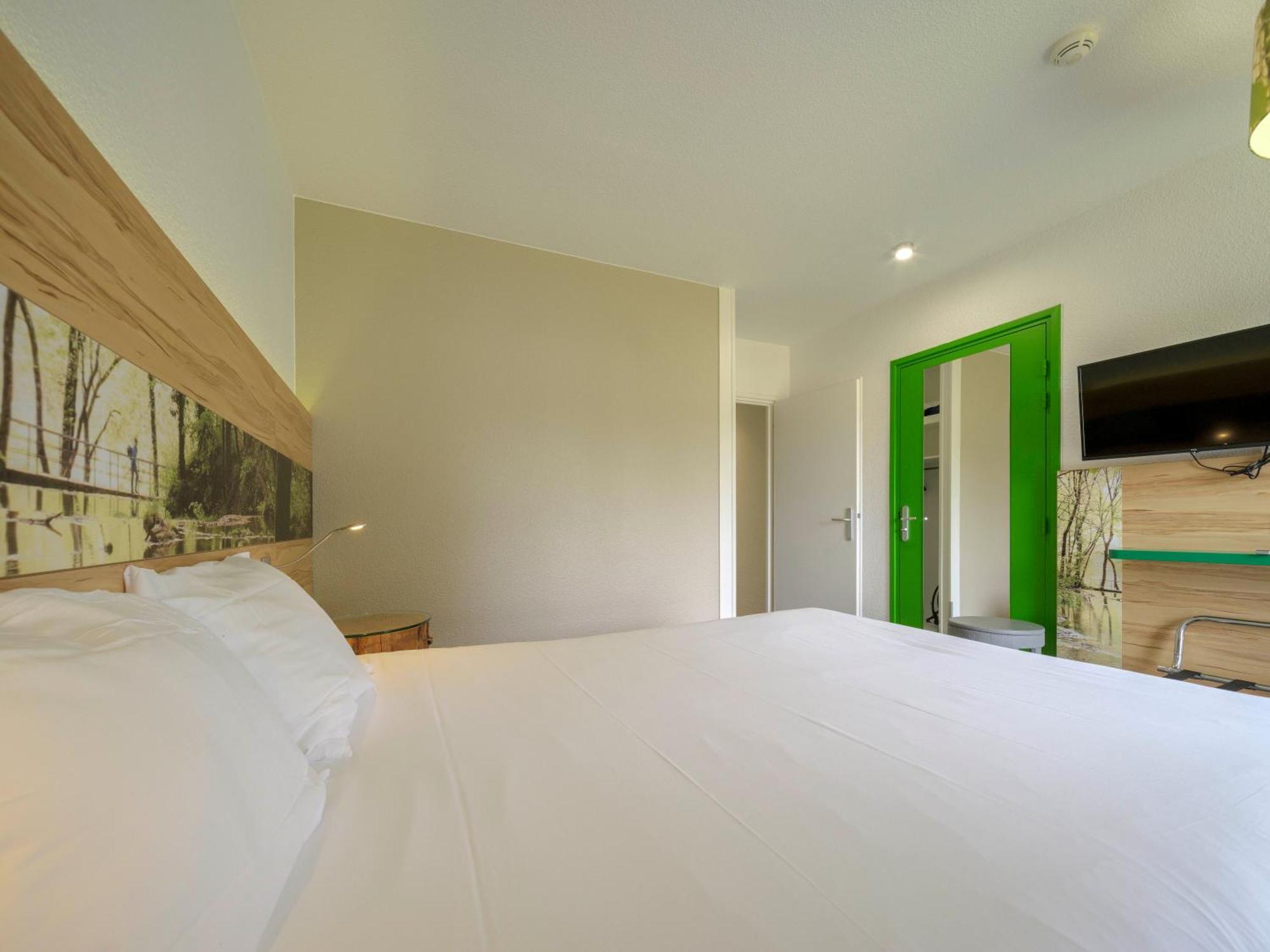 ホテル Ibis Styles サールブール エクステリア 写真