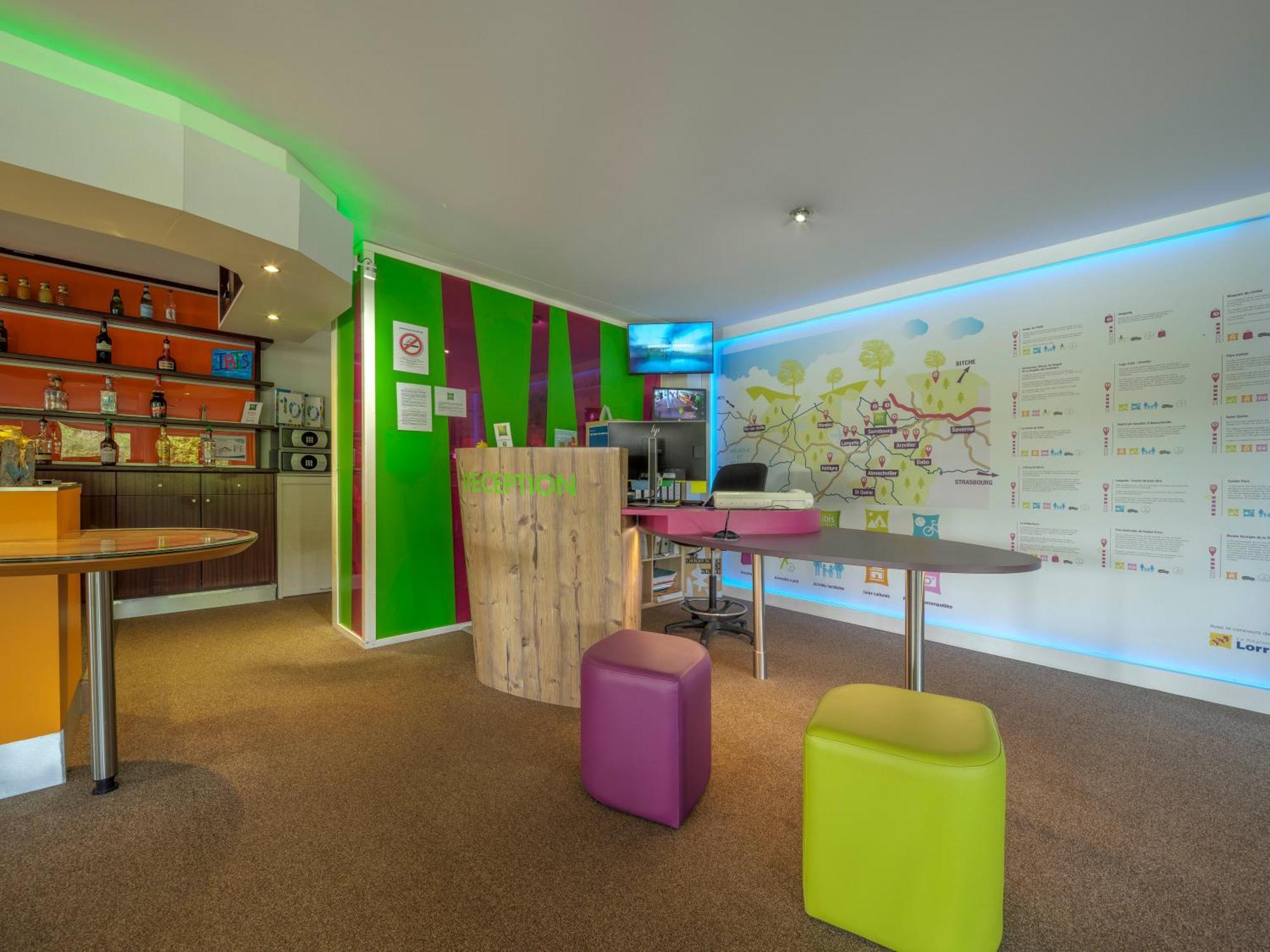 ホテル Ibis Styles サールブール エクステリア 写真