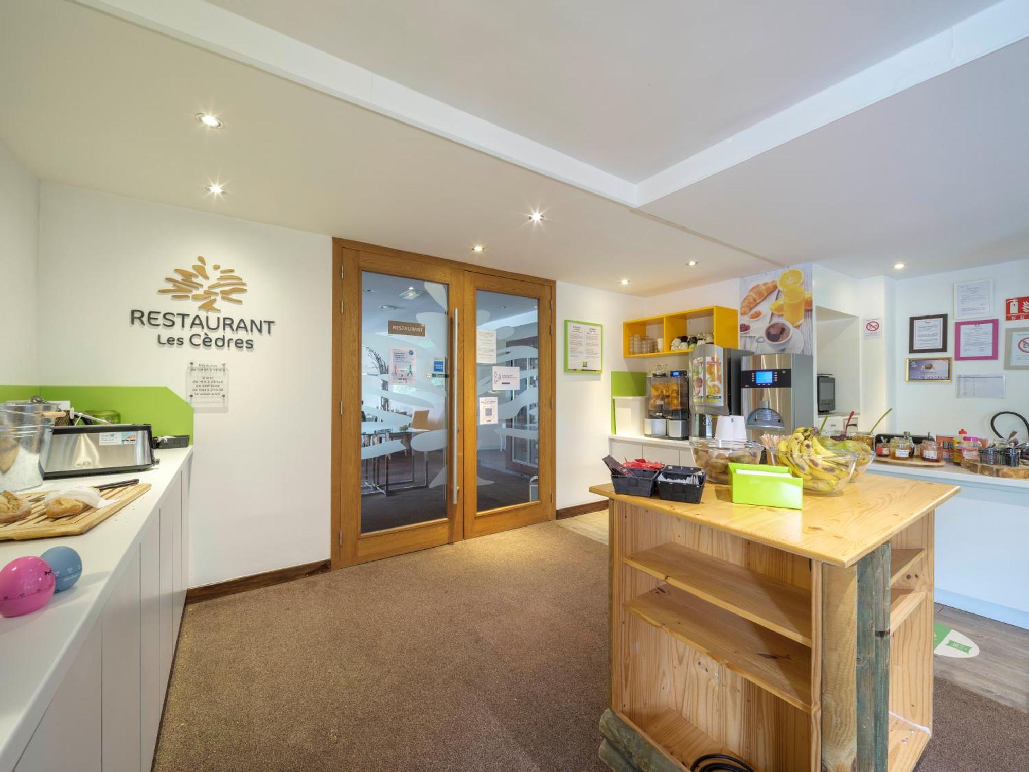 ホテル Ibis Styles サールブール エクステリア 写真