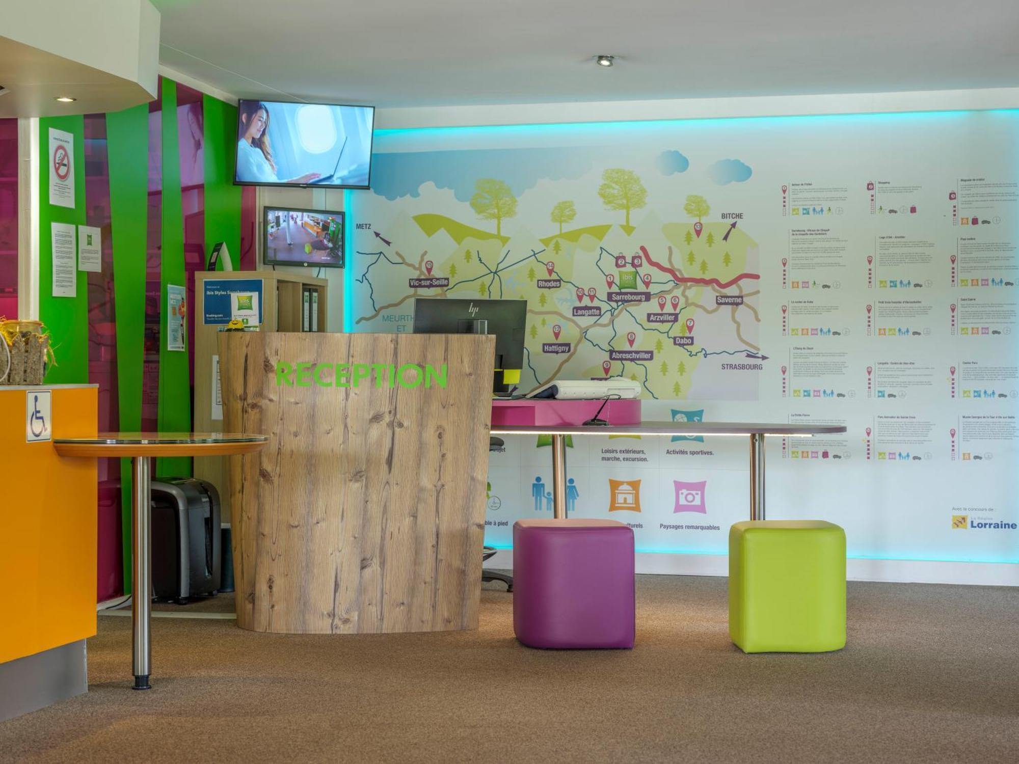 ホテル Ibis Styles サールブール エクステリア 写真