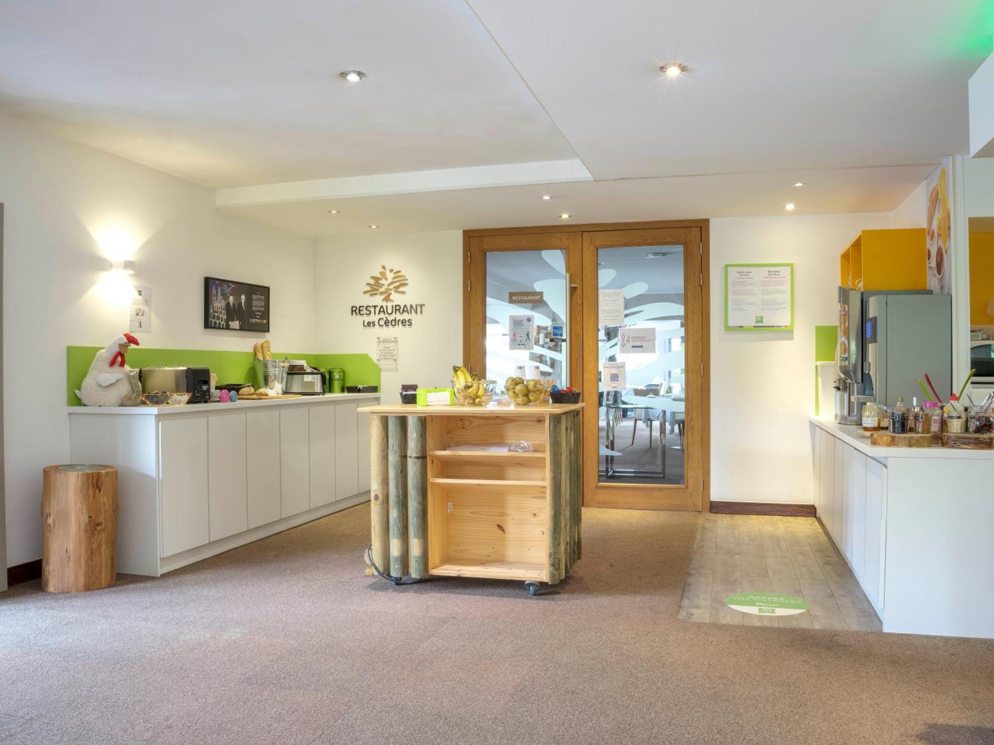 ホテル Ibis Styles サールブール エクステリア 写真