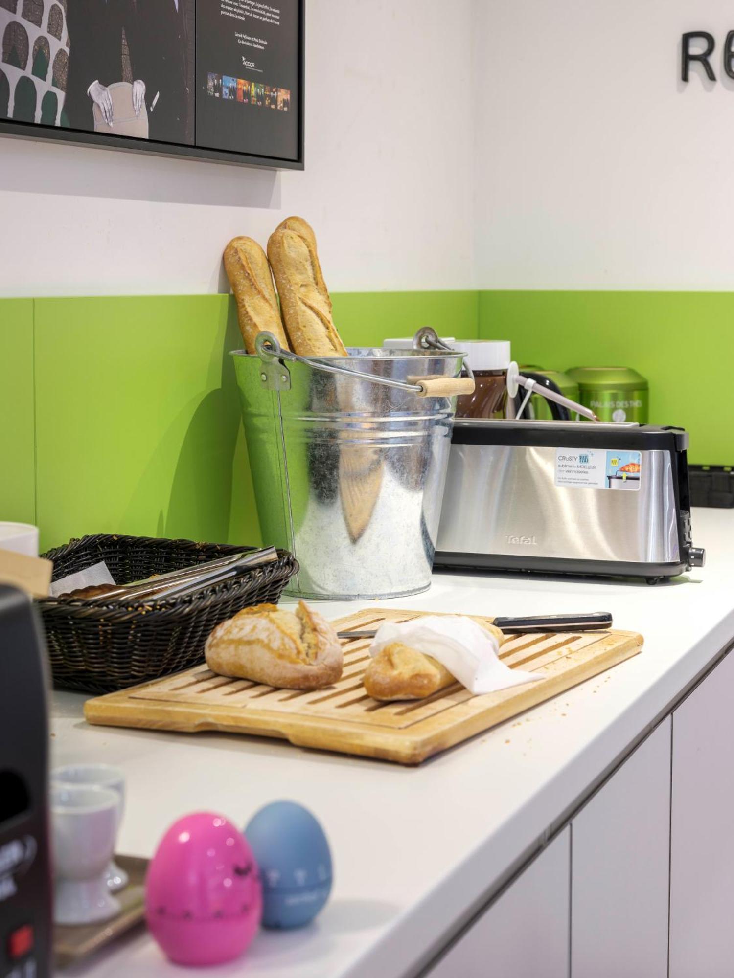 ホテル Ibis Styles サールブール エクステリア 写真