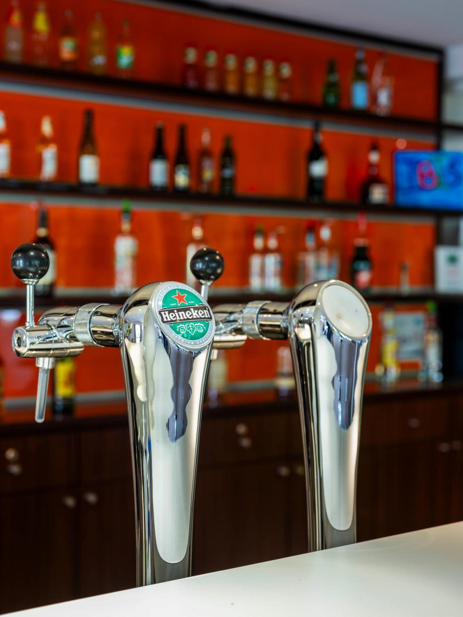 ホテル Ibis Styles サールブール エクステリア 写真
